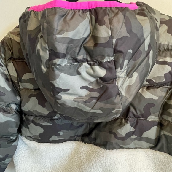 NEW Gap Kids Camo Sherpa Pullover Jacket with Pink Detail Size XXL 14-16 - Picture 4 of 10